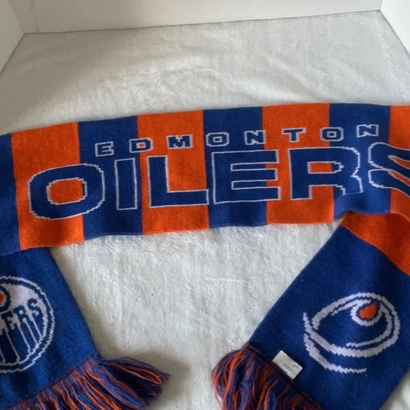 Edmonton Oilers Blue and Orange Scarf NHL - Picture 1 of 6